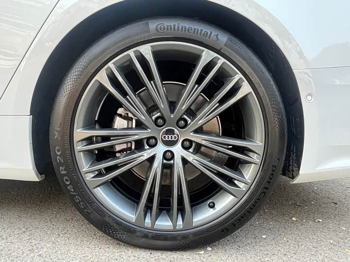 Фото 20 - Audi A7