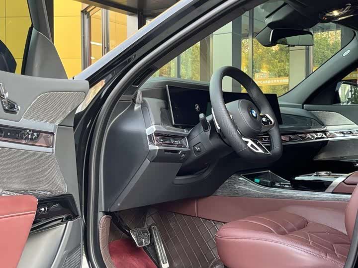 Фото 10 - BMW 7 Series