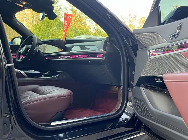 Фото 12 - BMW 7 Series