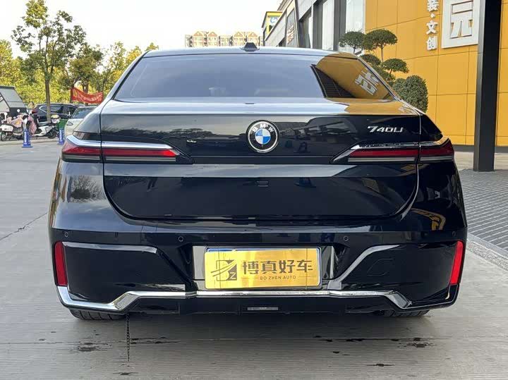 Фото 13 - BMW 7 Series