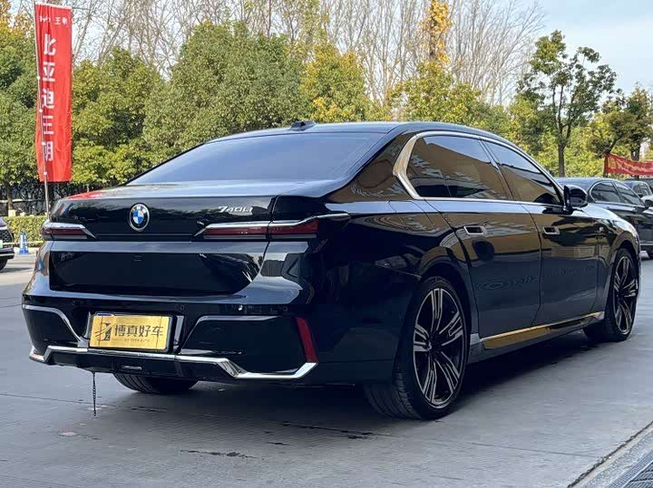 Фото 14 - BMW 7 Series