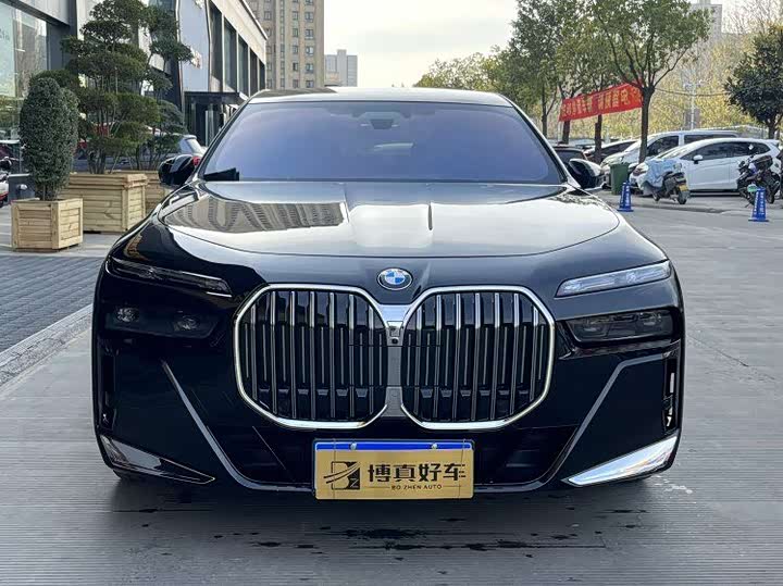 Фото 2 - BMW 7 Series