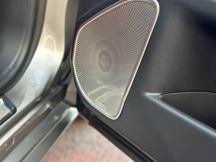 Фото 19 - Lexus ES