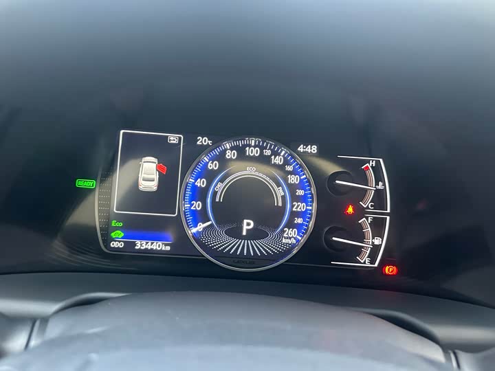 Фото 25 - Lexus ES