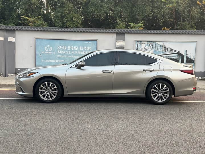 Фото 3 - Lexus ES