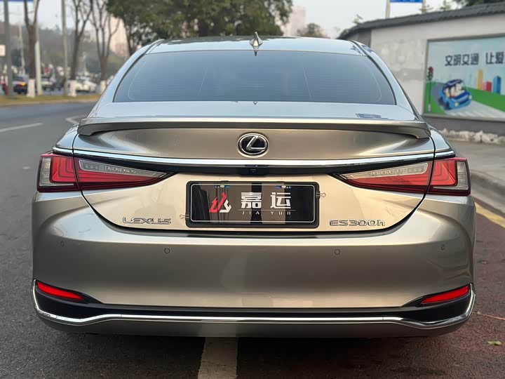 Фото 4 - Lexus ES