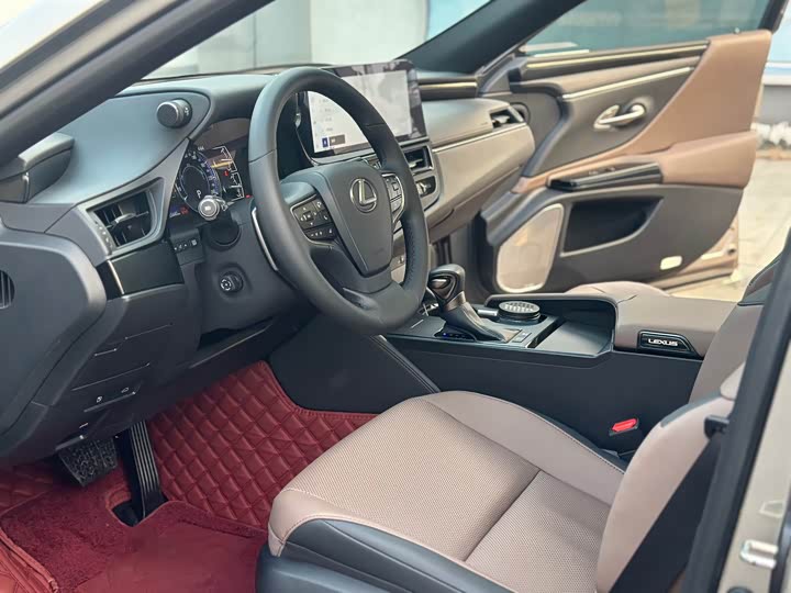 Фото 6 - Lexus ES