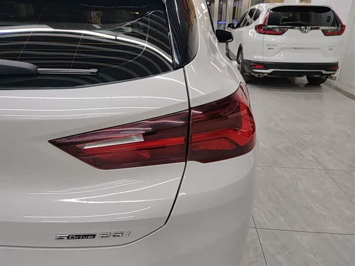 Фото 8 - BMW X2