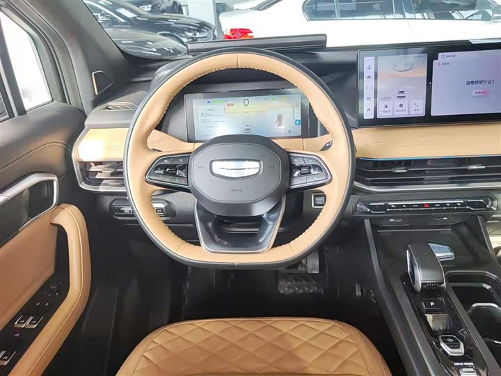 Фото 11 - Geely Okavango L