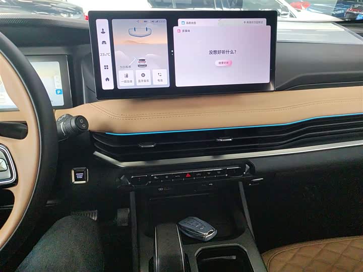 Фото 13 - Geely Okavango L