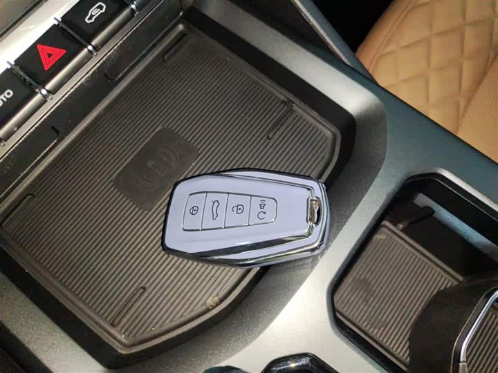 Фото 9 - Geely Okavango L