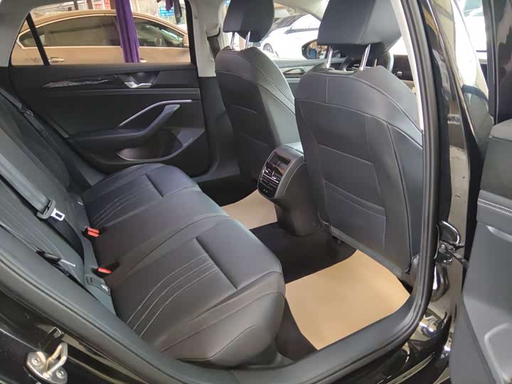 Фото 5 - Volkswagen Magotan