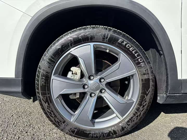 Фото 12 - Geely Okavango L