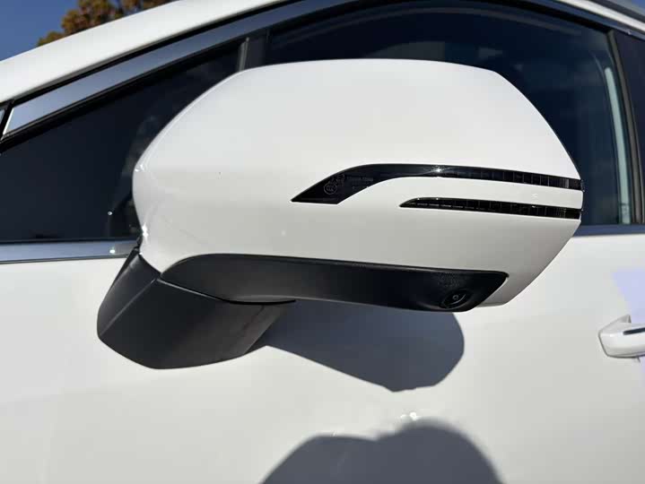 Фото 13 - Geely Okavango L