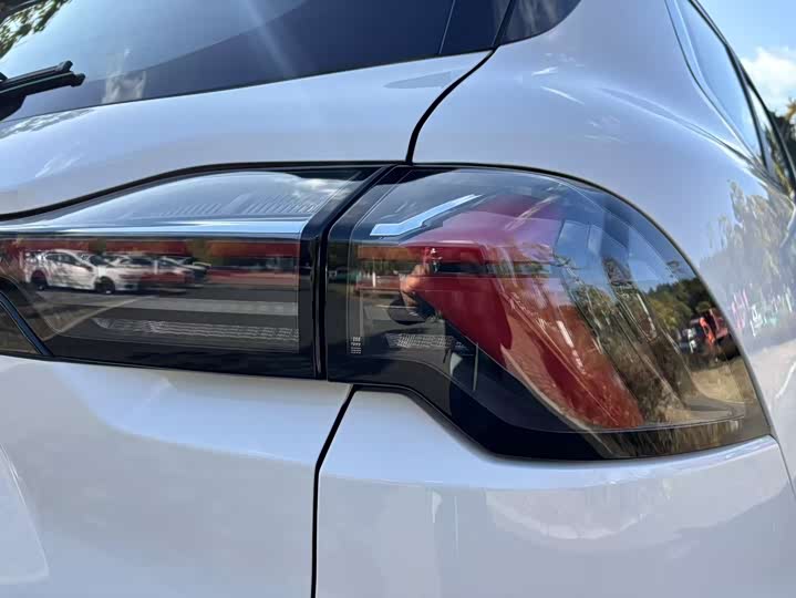 Фото 15 - Geely Okavango L