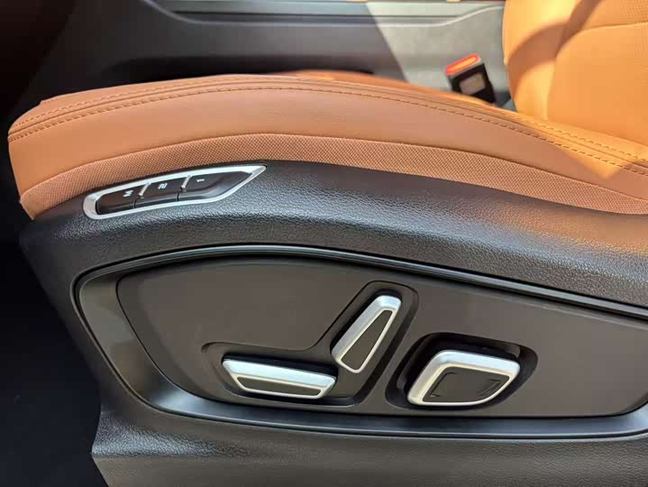 Фото 20 - Geely Okavango L