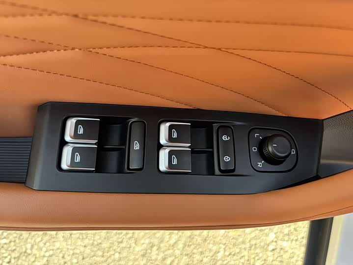 Фото 21 - Geely Okavango L