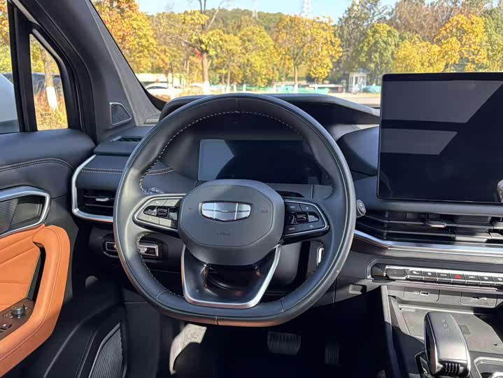 Фото 26 - Geely Okavango L