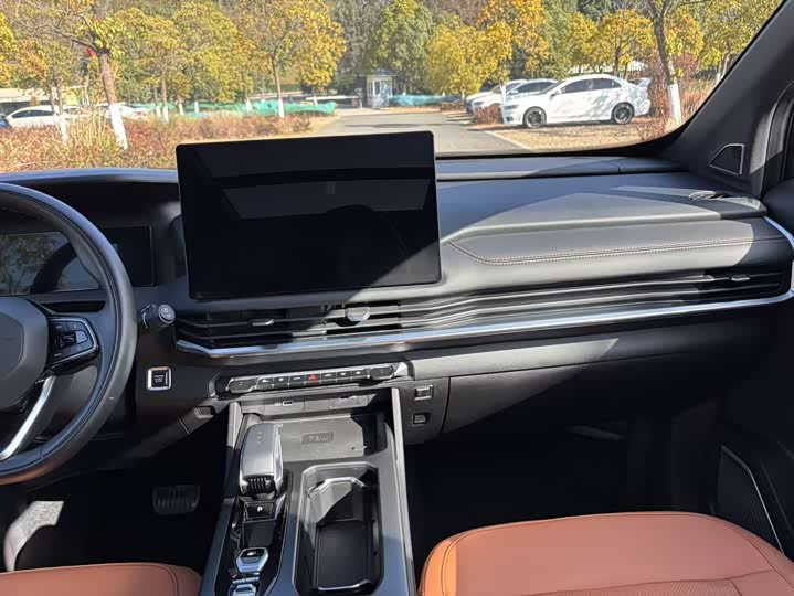 Фото 27 - Geely Okavango L