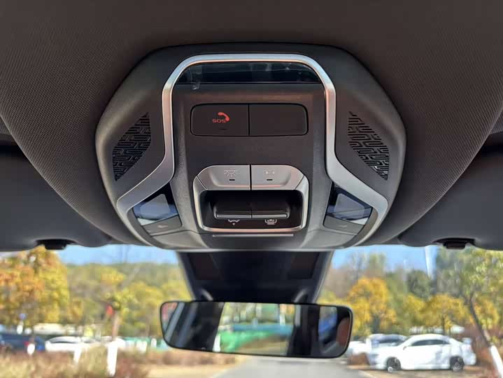 Фото 29 - Geely Okavango L