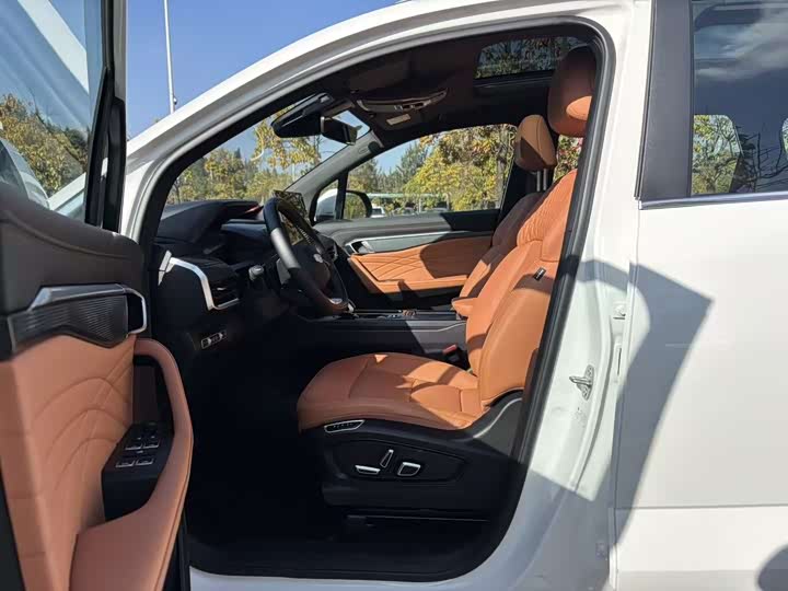 Фото 7 - Geely Okavango L