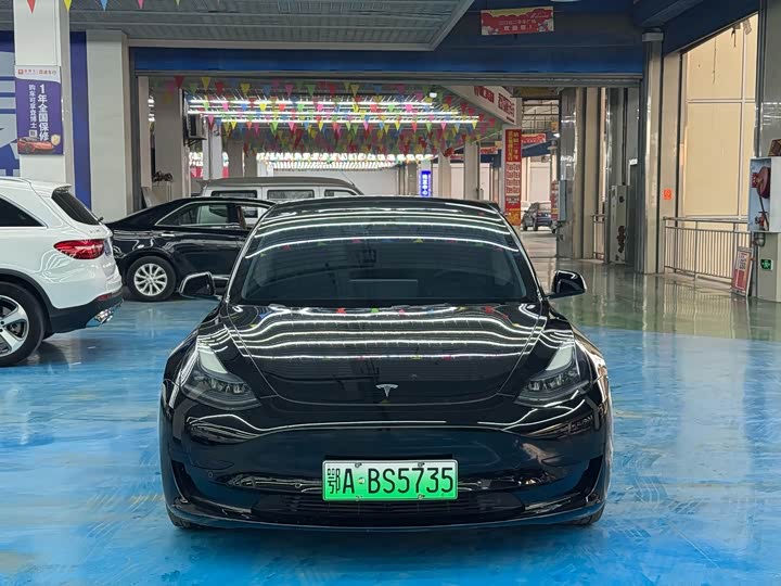 Фото 2 - Tesla Model 3