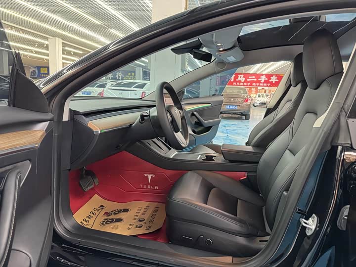 Фото 4 - Tesla Model 3