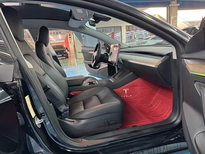 Фото 6 - Tesla Model 3