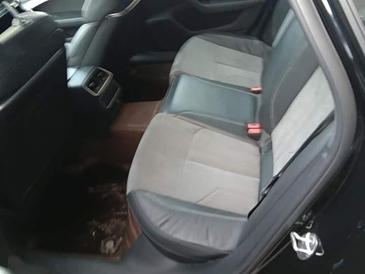 Фото 11 - Audi A6L