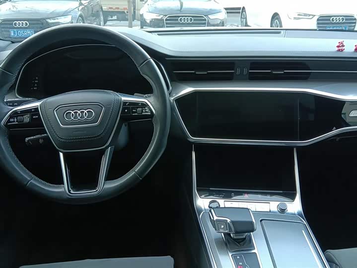 Фото 12 - Audi A6L