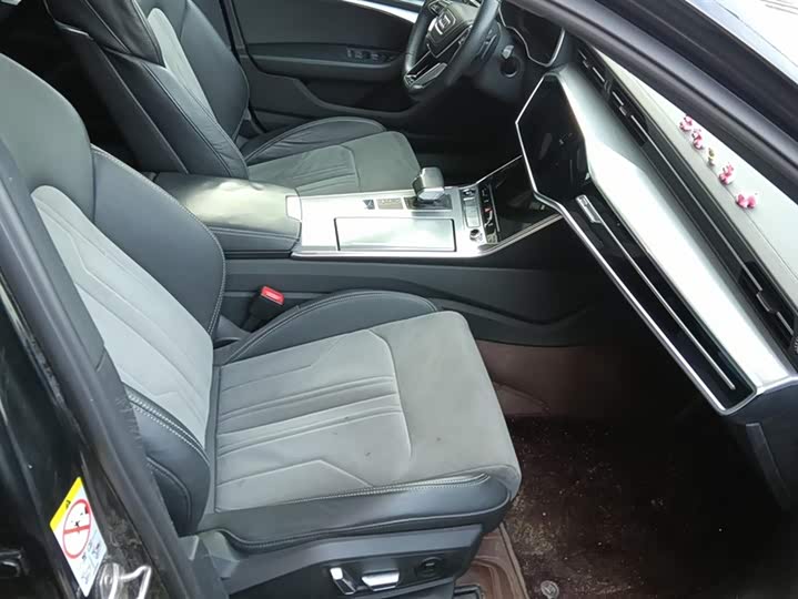 Фото 8 - Audi A6L