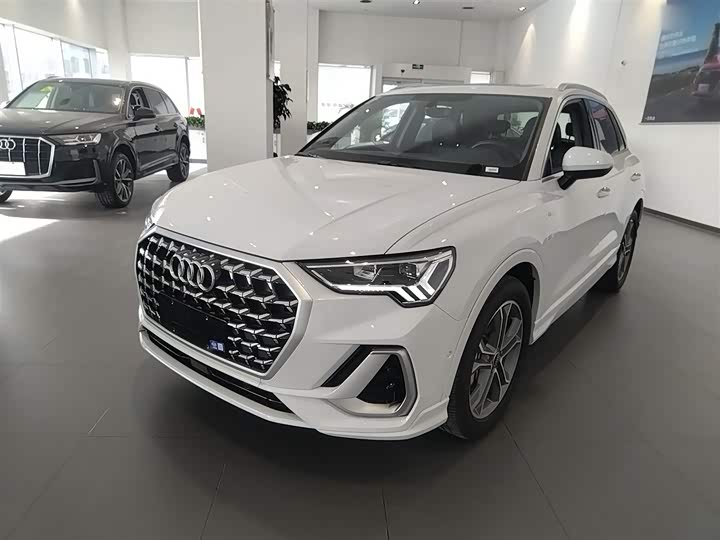 Фото 1 - Audi Q3