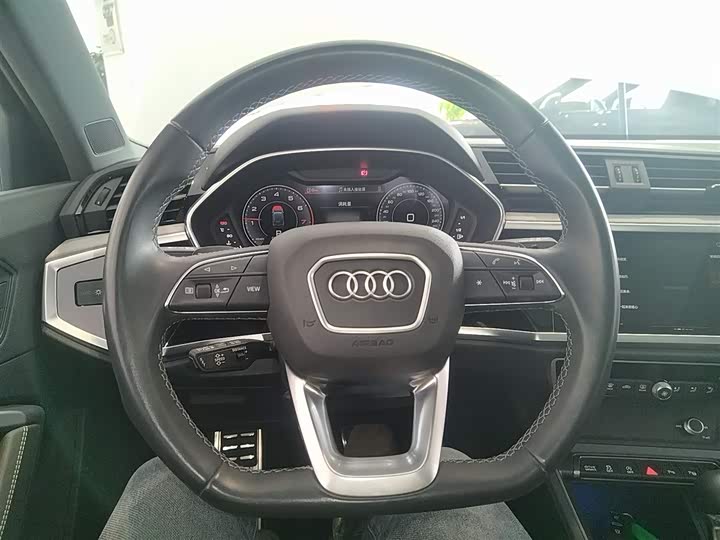 Фото 11 - Audi Q3