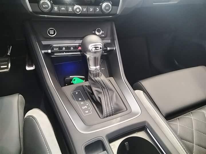 Фото 14 - Audi Q3