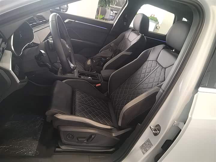 Фото 15 - Audi Q3