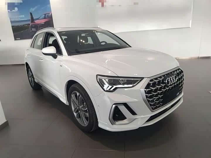 Фото 4 - Audi Q3