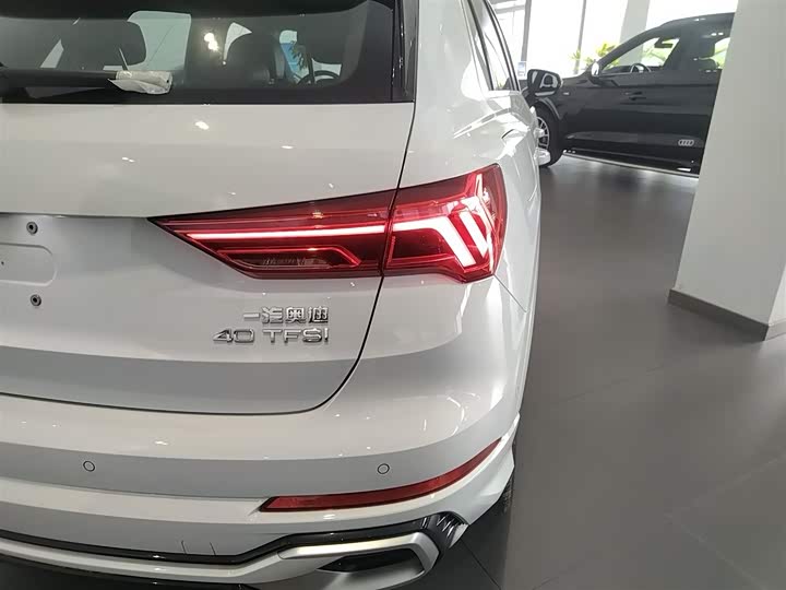 Фото 8 - Audi Q3