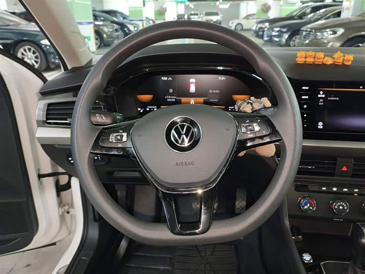 Фото 11 - Volkswagen Lavida