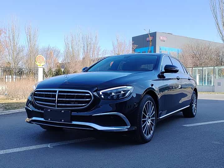 Фото 1 - Mercedes-Benz E-Class