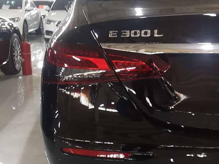 Фото 11 - Mercedes-Benz E-Class