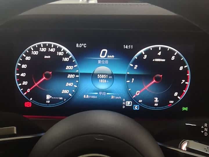 Фото 13 - Mercedes-Benz E-Class