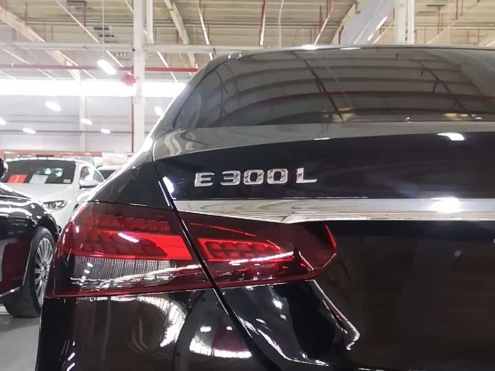 Фото 18 - Mercedes-Benz E-Class