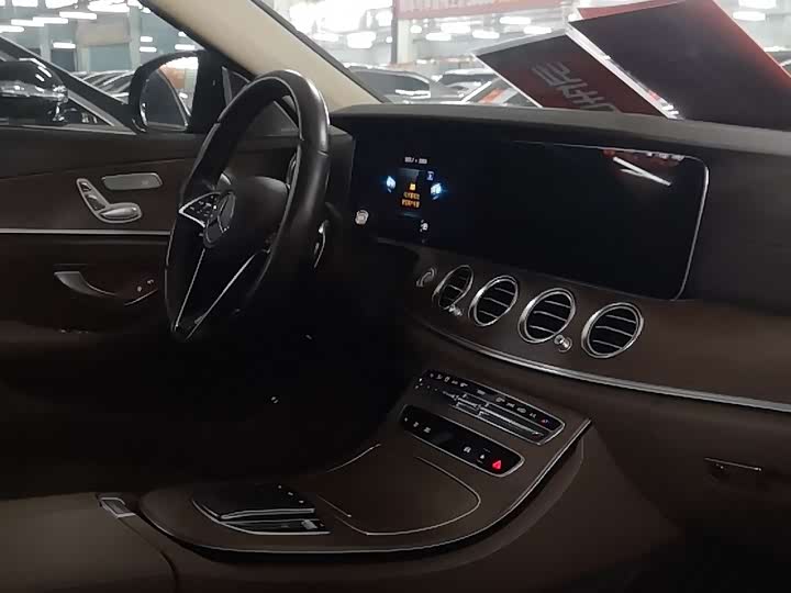 Фото 19 - Mercedes-Benz E-Class