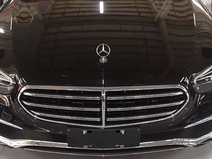 Фото 20 - Mercedes-Benz E-Class