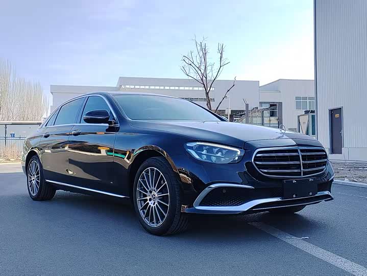 Фото 3 - Mercedes-Benz E-Class