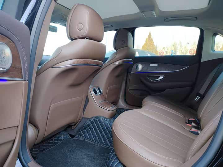 Фото 5 - Mercedes-Benz E-Class