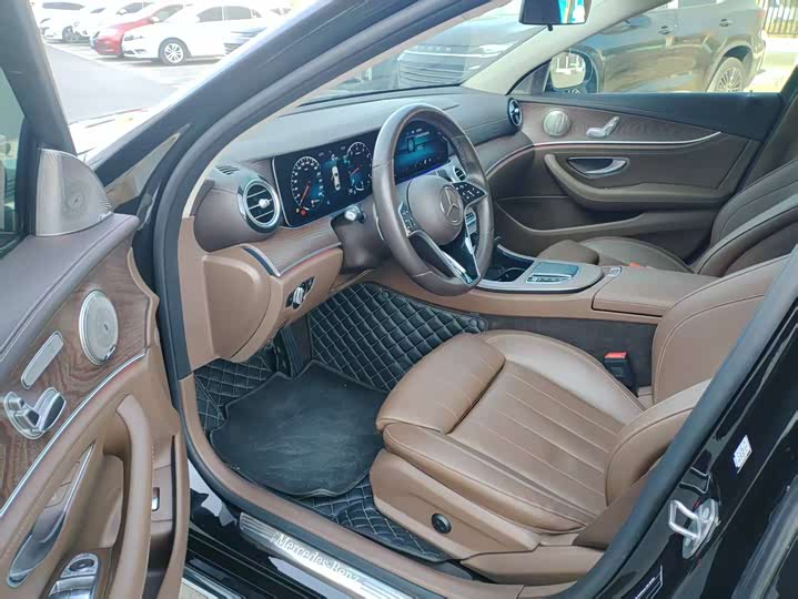 Фото 6 - Mercedes-Benz E-Class