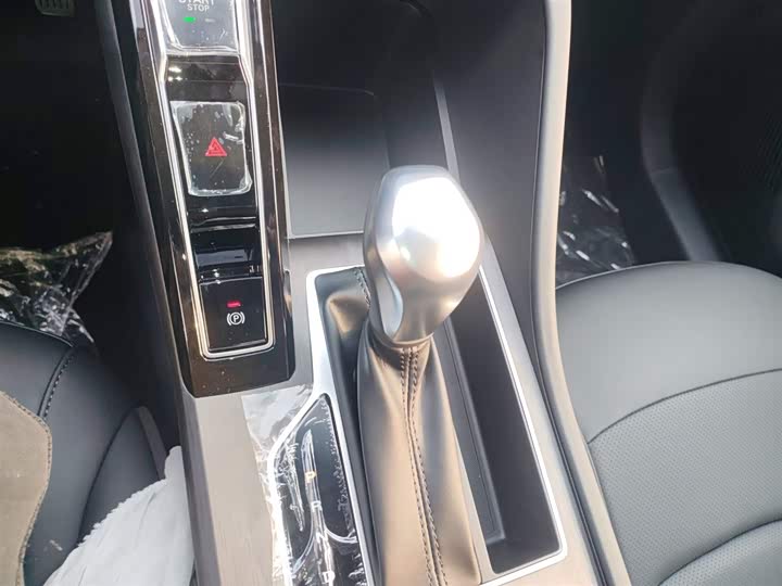 Фото 13 - Roewe i5