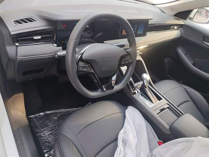 Фото 9 - Roewe i5