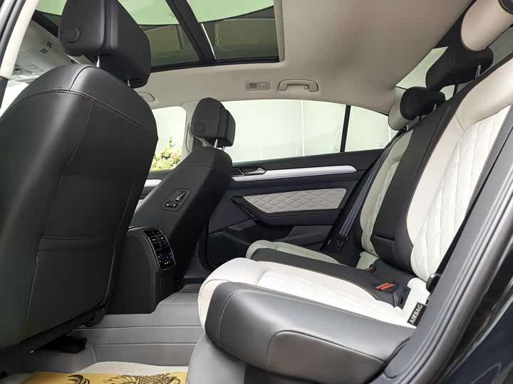 Фото 16 - Volkswagen Magotan